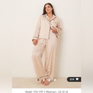 ASOS Curve Satin Pajama Set in Champagne Pink.
NEW! Never Worn.